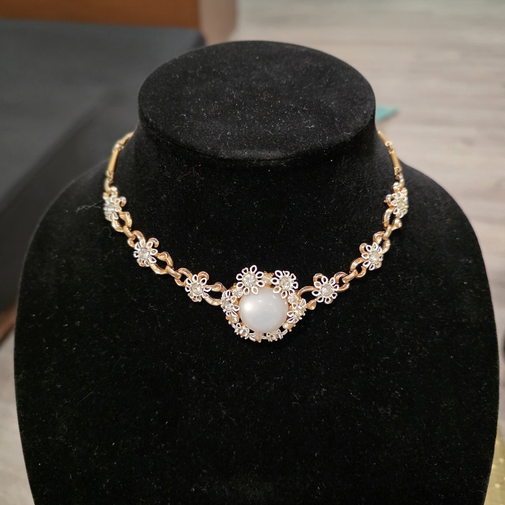 Elegant Vintage Gold and White Floral Necklace